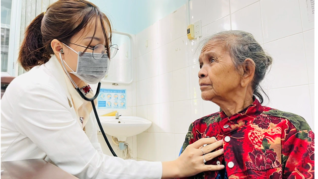 Chuyến khám bệnh từ thiện cuối năm, cảnh báo bệnh cao huyết áp trong cộng đồng