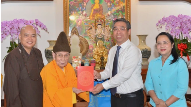 Lãnh đạo TPHCM chúc mừng Đại lễ Phật đản