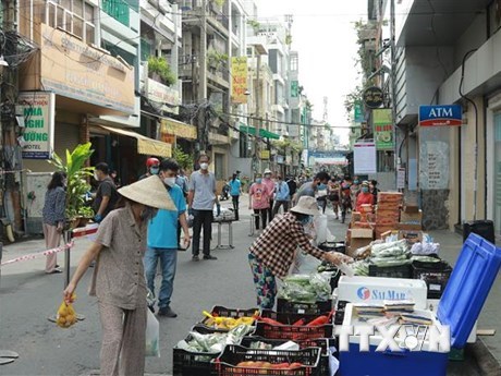 Lập Tổ công tác tiền phương đảm bảo hàng hóa cho TP.HCM và phía Nam