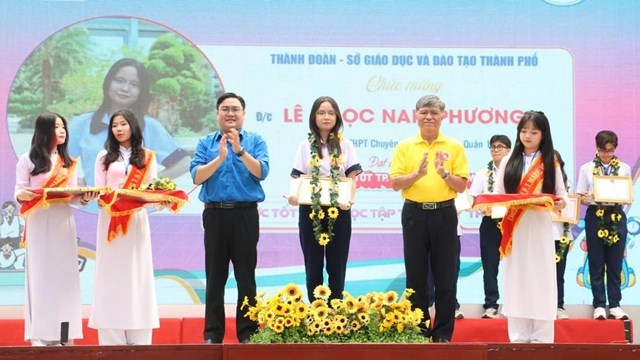 10.000 học sinh tiêu biểu TP HCM dự hội trại truyền thống
