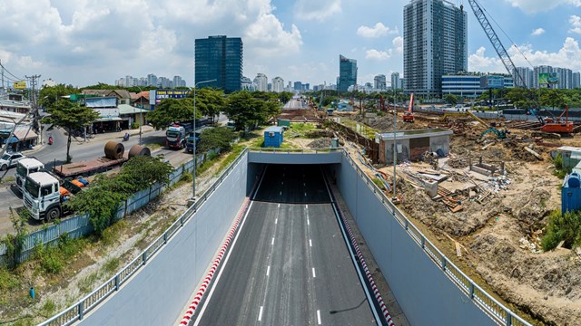 Thông xe toàn bộ nút giao hầm chui Nguyễn Văn Linh - Nguyễn Hữu Thọ