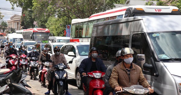 Giao thông ngày lễ - Nơi thoáng, chỗ tắc