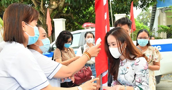 Cử tri bắt đầu bỏ phiếu chọn đại biểu Quốc hội và đại biểu HĐND các cấp