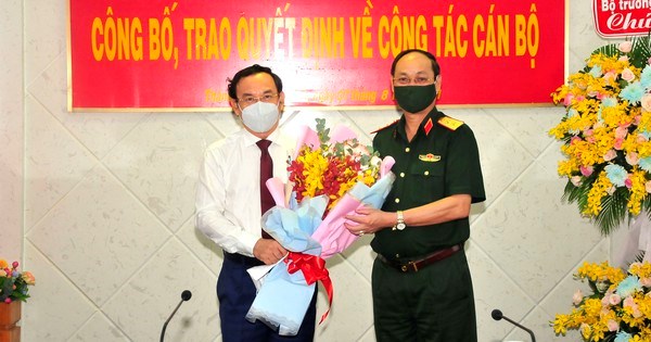 Thăng quân hàm Trung tướng đối với Tư lệnh Bộ Tư lệnh TPHCM