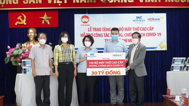 TPHCM tiếp nhận 100 máy thở hiện đại do Tập đoàn Sovico trao tặng