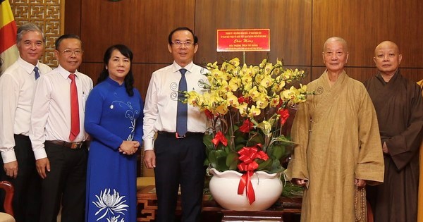 Bí thư Thành ủy TPHCM thăm, chúc mừng Pháp chủ Hội đồng Chứng minh Giáo hội Phật giáo Việt Nam