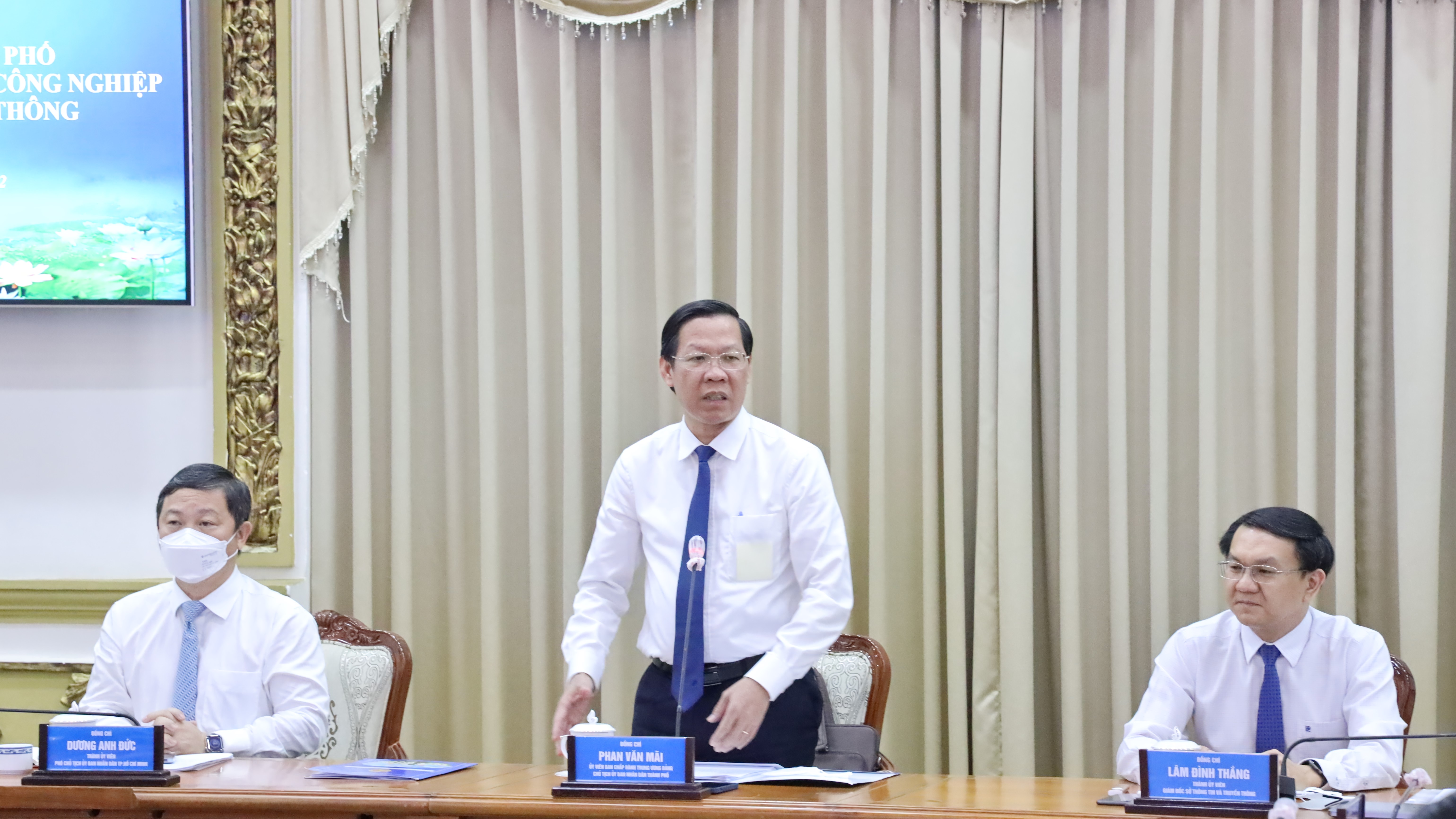 Chủ tịch UBND TPHCM Phan Văn M&atilde;i ph&aacute;t biểu tại Hội nghị.