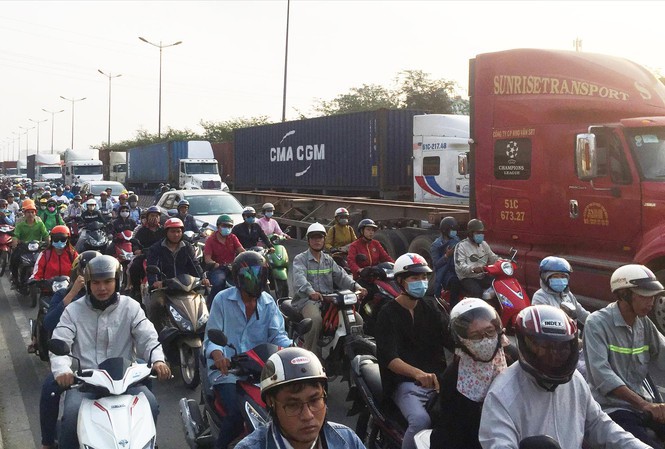 Xe đầu kéo container là nỗi ám ảnh đối với nhiều người tham gia giao thông