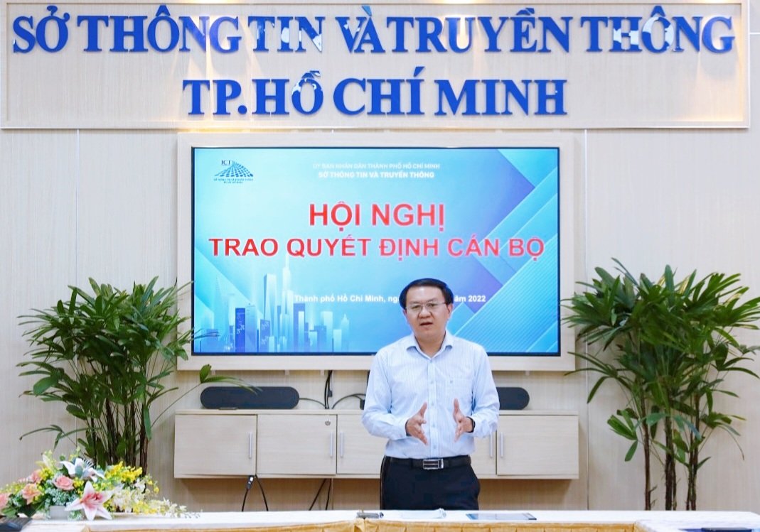Giám đốc Sở Thông tin và Truyền thông TPHCM Lâm Đình Thắng phát biểu giao nhiệm vụ cho tân Trưởng phòng Báo chí