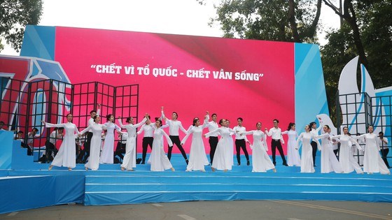 Học sinh, sinh vi&#234;n TP. Hồ Ch&#237; Minh lu&#244;n nu&#244;i dưỡng đam m&#234;, kh&#225;t vọng - Ảnh 1