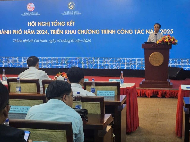 &Ocirc;ng L&ecirc; Huỳnh Minh T&uacute;, Ph&oacute; Gi&aacute;m đốc Sở C&ocirc;ng Thương TP HCM, ph&aacute;t biểu tại hội nghị