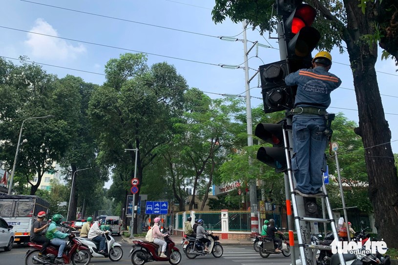 Mũi t&ecirc;n rẽ phải được lắp tại giao lộ Pasteur - Điện Bi&ecirc;n Phủ - Ảnh: PHƯƠNG NHI &nbsp;