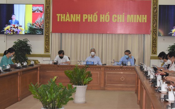 Lảnh đạo TPHCM và các đại biểu tham dự hội nghị tại đầu cầu TPHCM