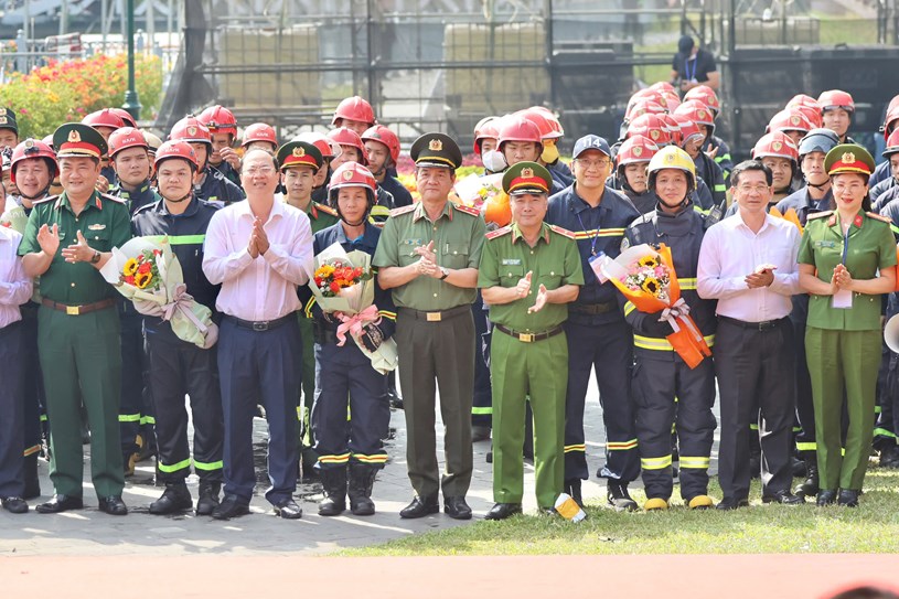 TPHCM: Diễn tập xử l&#253; t&#236;nh huống khẩn cấp ch&#225;y, nổ v&#224; cứu nạn, cứu hộ lớn nhất từ trước đến nay - Ảnh 2