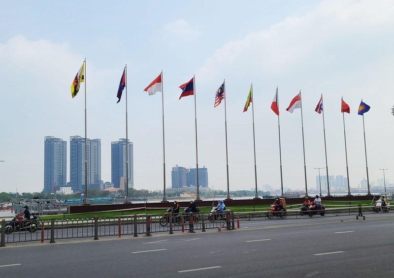 V&agrave;o năm ngo&aacute;i, UBND TP.HCM quyết định chỉnh trang&nbsp;c&ocirc;ng vi&ecirc;n bến Bạch Đằng, một trong những địa điểm nổi tiếng ở TP.HCM. Kết hợp với phố đi bộ Nguyễn Huệ, đ&acirc;y được xem l&agrave; khu vực thu h&uacute;t người d&acirc;n TP.