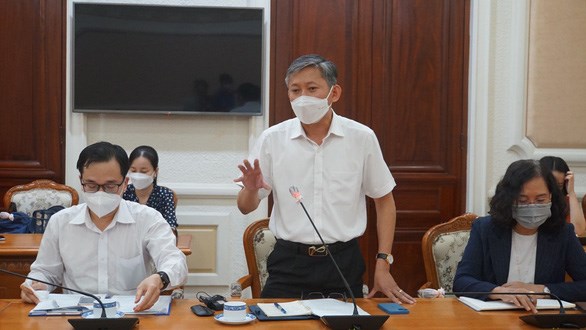 &Ocirc;ng Dương Tr&iacute; Dũng, ph&oacute; gi&aacute;m đốc Sở GD-ĐT TP.HCM, ph&aacute;t biểu tại cuộc họp khảo s&aacute;t của Ban Văn h&oacute;a - x&atilde; hội HĐND TP.HCM - Ảnh: MỸ DUNG
