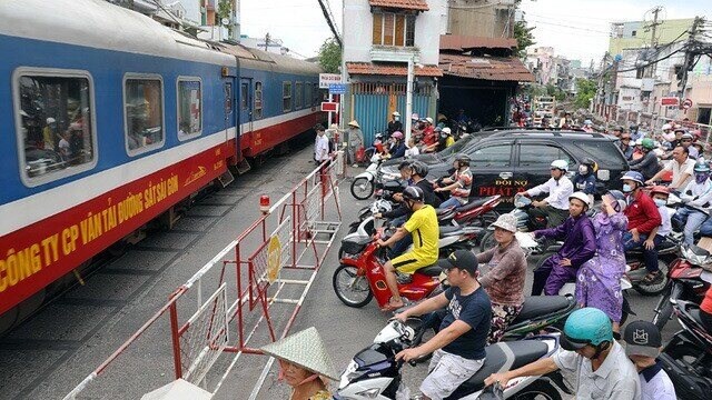Cấm &ocirc; t&ocirc; theo giờ tr&ecirc;n đường Trần Văn Đang, Q.3 để phục vụ t&agrave;u chạy dịp Tết Nguy&ecirc;n đ&aacute;n. Ảnh Internet