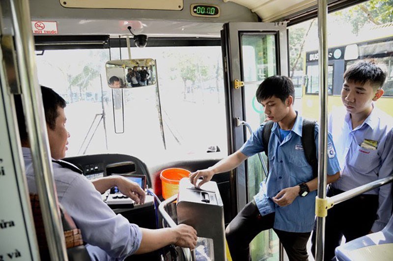 Thẻ xe buýt thông minh là lựa chọn hoàn hảo cho những người thường xuyên sử dụng xe buýt. Với nhiều tính năng và ưu đãi hấp dẫn, bạn không chỉ tiết kiệm được chi phí mà còn có thể quản lý chi phí của mình một cách chính xác. Với thẻ xe buýt thông minh, bạn sẽ có một trải nghiệm đi lại thật tuyệt vời.