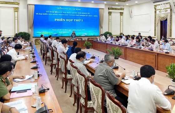 Ủy ban bầu cử ĐBQH kh&oacute;a XV v&agrave; ĐB HĐND TPHCM nhiệm kỳ 2021-2026 họp phi&ecirc;n thứ nhất, s&aacute;ng 4/2/2021. Ảnh: HO&Agrave;NG H&Ugrave;NG