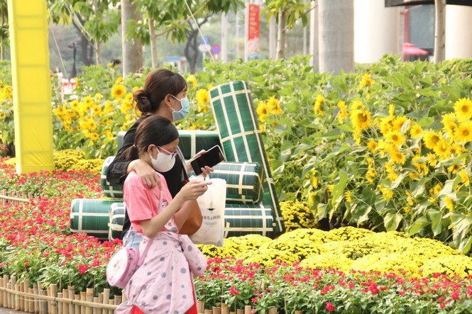 Hội hoa xu&#226;n Ph&#250; Mỹ Hưng mang cảnh tr&#237; c&#225;c nước l&#226;n cận để chia sẻ với du kh&#225;ch kh&#244;ng về nước dịp Tết - Ảnh 5