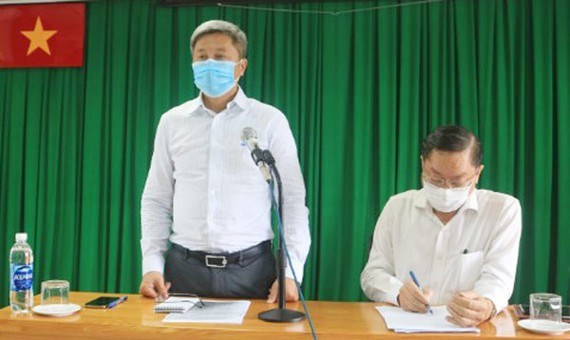 Thứ trưởng Bộ Y tế Nguyễn Trường Sơn ph&aacute;t biểu chỉ đạo tại buổi l&agrave;m việc