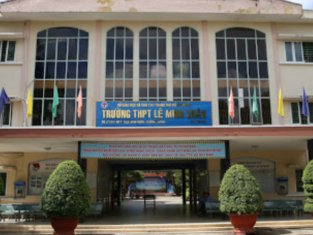 Trường THPT L&ecirc; Minh Xu&acirc;n bị y&ecirc;u cầu trả lại hơn 700 triệu đồng cho phụ huynh.