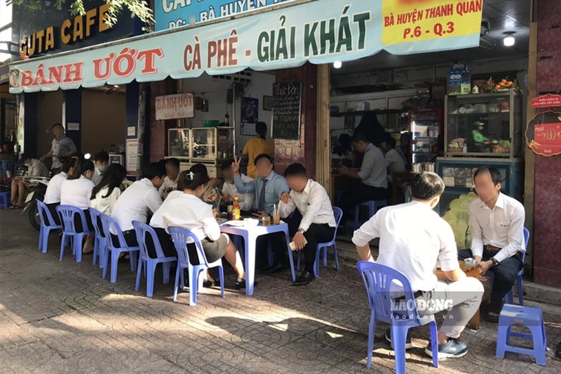 Qu&aacute;n ăn tr&ecirc;n đường B&agrave; Huyện Thanh Quan (quận 3) mở cửa trở lại dịp đầu năm.