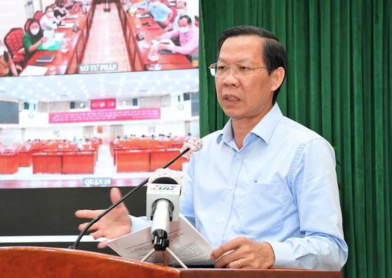 Chủ tịch UBND TPHCM&nbsp;Phan Văn M&atilde;i ph&aacute;t biểu tại hội nghị, s&aacute;ng 18-2-2022. Ảnh: VIỆT DŨNG
