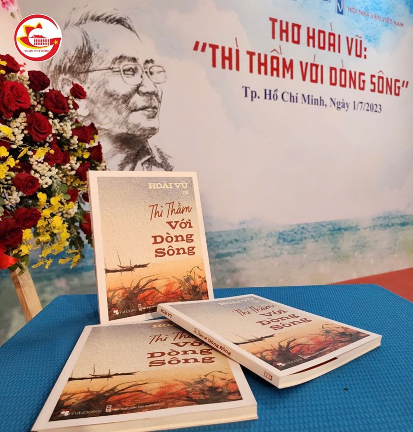 Tập thơ Th&igrave; thầm với d&ograve;ng s&ocirc;ng (nh&agrave; thơ Ho&agrave;i Vũ)