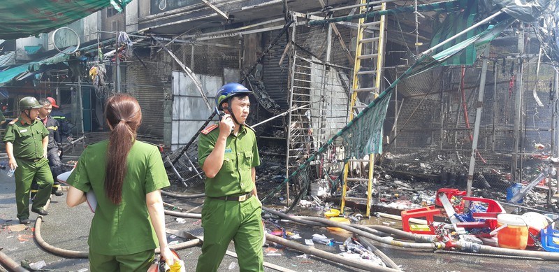 Căn nh&agrave; tan hoang sau vụ ch&aacute;y nhưng may mắn kh&ocirc;ng ch&aacute;y lan, kh&ocirc;ng thiệt hại về người. Ảnh: CTV