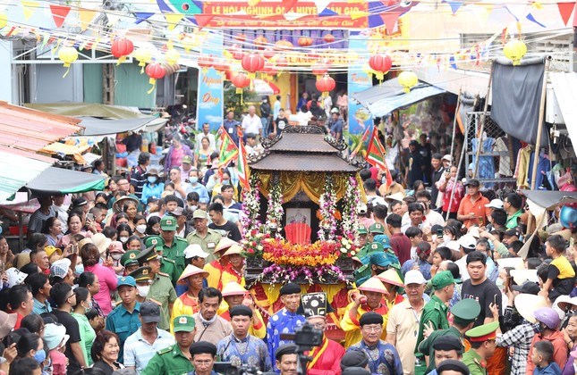 Lễ hội Nghinh Ông Cần Giờ hằng năm luôn thu hút đông đảo người dân tham gia.