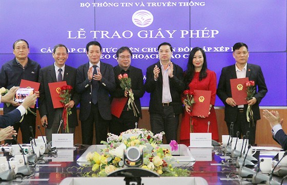 Trao giấy ph&#233;p cho 18 tạp ch&#237; chuyển đổi, sắp xếp lại theo quy hoạch b&#225;o ch&#237; đến 2025 - Ảnh 2