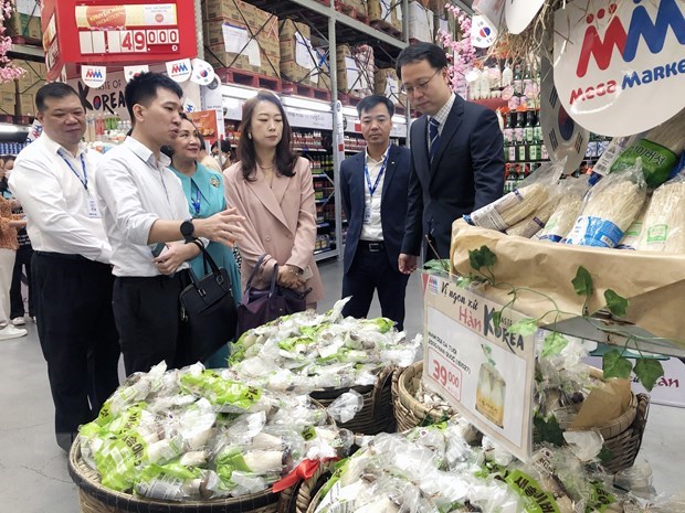 Các mặt hàng nông sản, thực phẩm được thiết kế khu vực trưng bày riêng tại siêu thị Thành phố Hồ Chí Minh. (Ảnh: Mỹ Phương/TTXVN)