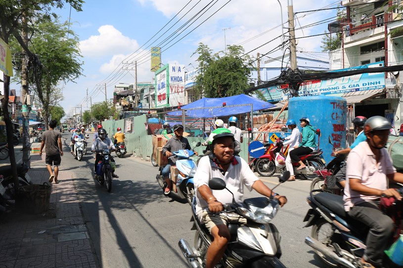 To&agrave;n bộ c&aacute;c c&ocirc;ng tr&igrave;nh đ&agrave;o đường tại TP HCM bị tạm ngưng trong dịp lễ Giỗ Tổ H&ugrave;ng Vương, chủ đầu tư được y&ecirc;u cầu t&aacute;i lập to&agrave;n bộ c&aacute;c đoạn đ&atilde; thi c&ocirc;ng xong trước ng&agrave;y 1-4.