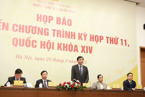 Tổng Thư k&yacute;, Chủ nhiệm Văn ph&ograve;ng Quốc hội Nguyễn Hạnh Ph&uacute;c chủ tr&igrave; cuộc họp b&aacute;o quốc tế về Kỳ họp thứ 11 Quốc hội kh&oacute;a XIV. Ảnh: QUANG PH&Uacute;C