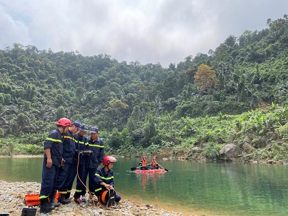 Bắt đầu t&#236;m kiếm trở lại c&#225;c nạn nh&#226;n mất t&#237;ch tại thủy điện R&#224;o Trăng 3 - Ảnh 1