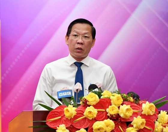 Chủ tịch UBND TPHCM Phan Văn M&atilde;i ph&aacute;t biểu bế mạc hội nghị. Ảnh: VIỆT DŨNG