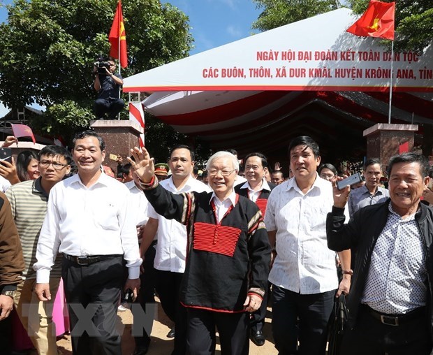 Tổng B&iacute; thư, Chủ tịch nước Nguyễn Ph&uacute; Trọng dự Ng&agrave;y hội Đại đo&agrave;n kết to&agrave;n d&acirc;n tộc c&aacute;c bu&ocirc;n, th&ocirc;n của x&atilde; Dur Kmăl, huyện Kr&ocirc;ng Ana, tỉnh Đắk Lắk, ng&agrave;y 11/11/2018. (Ảnh: Tr&iacute; Dũng/TTXVN)