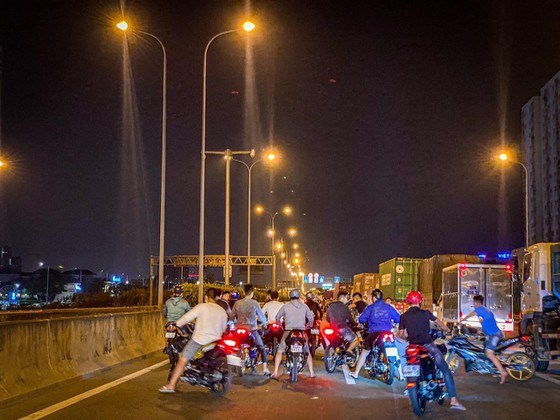 C&ocirc;ng an TPHCM ngăn chặn, đấu tranh, ph&ograve;ng ngừa, xử l&yacute; c&oacute; hiệu quả t&igrave;nh trạng thanh thiếu ni&ecirc;n tụ tập đua xe, chạy xe th&agrave;nh đo&agrave;n g&acirc;y rối trật tự c&ocirc;ng cộng