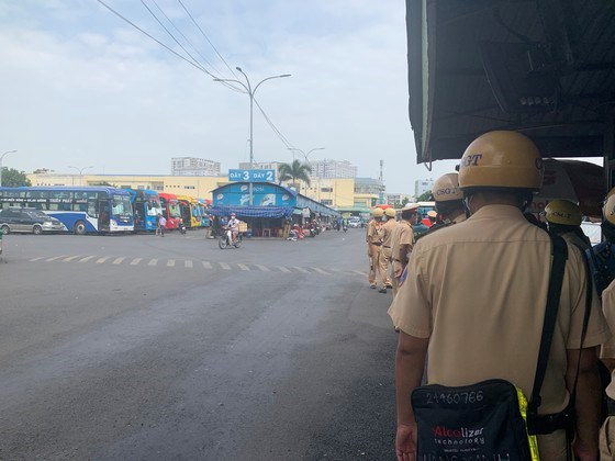 Kiểm tra nồng độ cồn, ma t&#250;y với t&#224;i xế ở Bến xe Miền Đ&#244;ng trước dịp lễ 30-4 v&#224; 1-5 - Ảnh 1