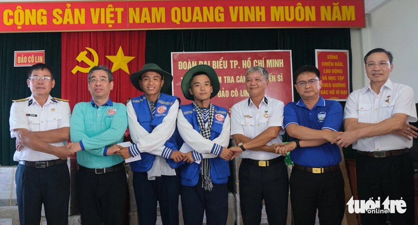 Nối liền t&igrave;nh y&ecirc;u từ đất liền đến với Trường Sa - Ảnh: H&Agrave; THANH&nbsp;&nbsp;