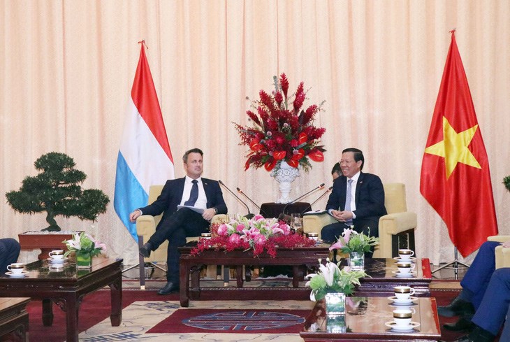 Chủ tịch UBND TP.HCM Phan Văn M&atilde;i tiếp Thủ tướng Xavier Bettel tại Hội trường Thống Nhất, ng&agrave;y 5-5 - Ảnh: TTXVN