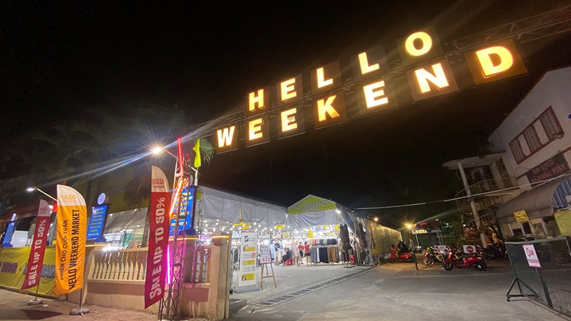 Tương tự, phi&ecirc;n chợ Hello Weekend Market cũng l&agrave; điểm đến y&ecirc;u th&iacute;ch của nhiều người trẻ v&agrave;o dịp cuối tuần.