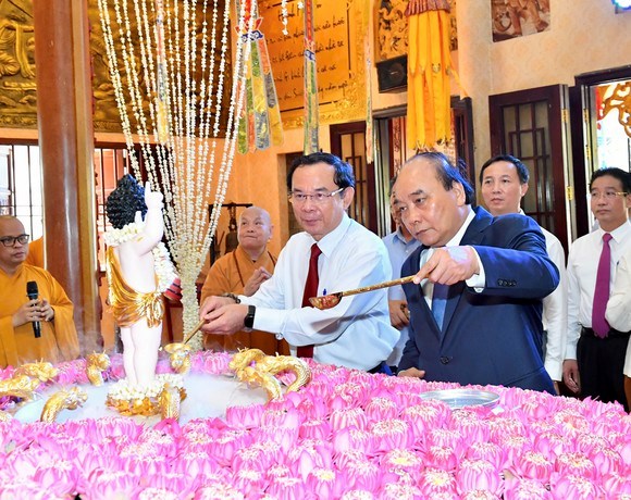 Chủ tịch nước Nguyễn Xu&#226;n Ph&#250;c thăm chức sắc Gi&#225;o hội Phật gi&#225;o Việt Nam tại TPHCM - Ảnh 4