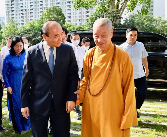 Chủ tịch nước Nguyễn Xu&#226;n Ph&#250;c thăm chức sắc Gi&#225;o hội Phật gi&#225;o Việt Nam tại TPHCM - Ảnh 2