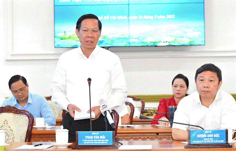 Chủ tịch UBND TPHCM Phan Văn M&atilde;i ph&aacute;t biểu tại buổi l&agrave;m việc. Ảnh: VIỆT DŨNG