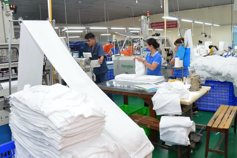Dệt may l&agrave; một trong những ng&agrave;nh sản xuất của Việt Nam đang được phục hồi mạnh mẽ trong những th&aacute;ng đầu năm 2024. Ảnh: TẤN THẠNH &nbsp;
