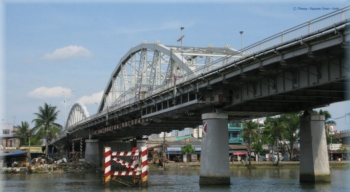 Cầu T&acirc;n Thuận 1 chỉ cấm xe tr&ecirc;n 13 tấn.