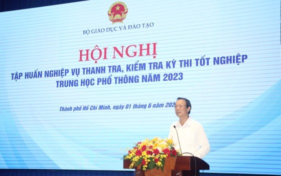 Thứ trưởng Bộ GD-ĐT Phạm Ngọc Thưởng ph&aacute;t biểu tại Hội nghị tập huấn