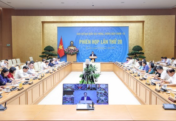 Thủ tướng Phạm Minh Ch&iacute;nh chủ tr&igrave; phi&ecirc;n họp lần thứ 20 của Ban Chỉ đạo quốc gia ph&ograve;ng, chống dịch Covid-19. Ảnh: VIẾT CHUNG